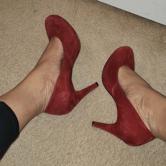 Red Suede platform pumps - Picture 2 of 8